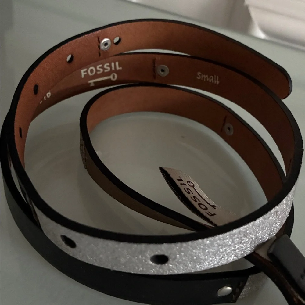 NWT $34 Fossil Leather Metallic & Black Multi Colorblock Skinny Belt - Picture 3 of 8